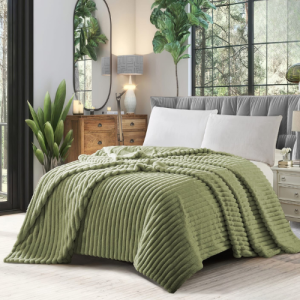 Simon Baker - Ribbed Faux Fur Blanket - Pistachio